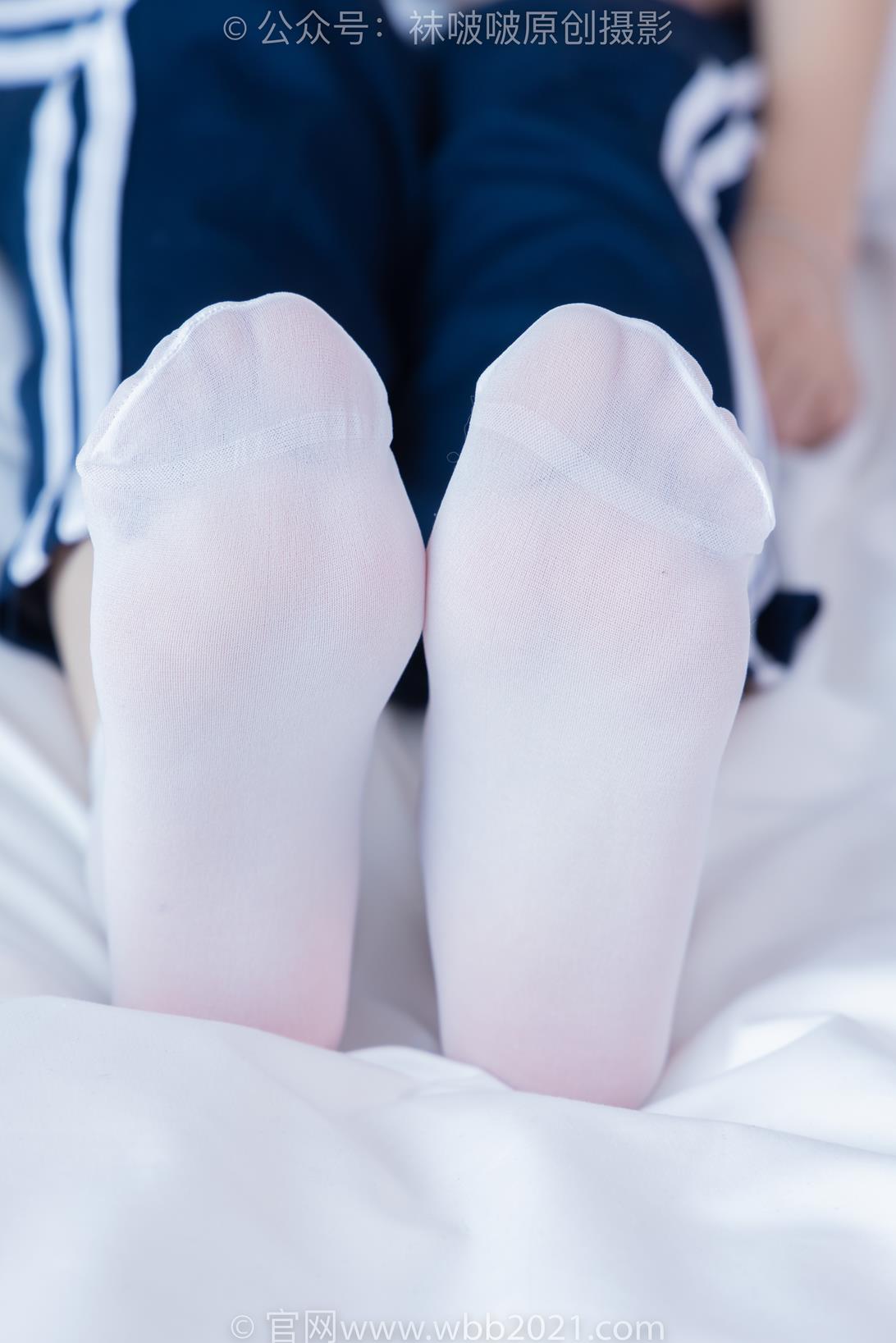 袜啵啵 366期花絮版 甜甜圈学生服三叶草板鞋白丝袜脚[150P/1V/6.13GB]插图4