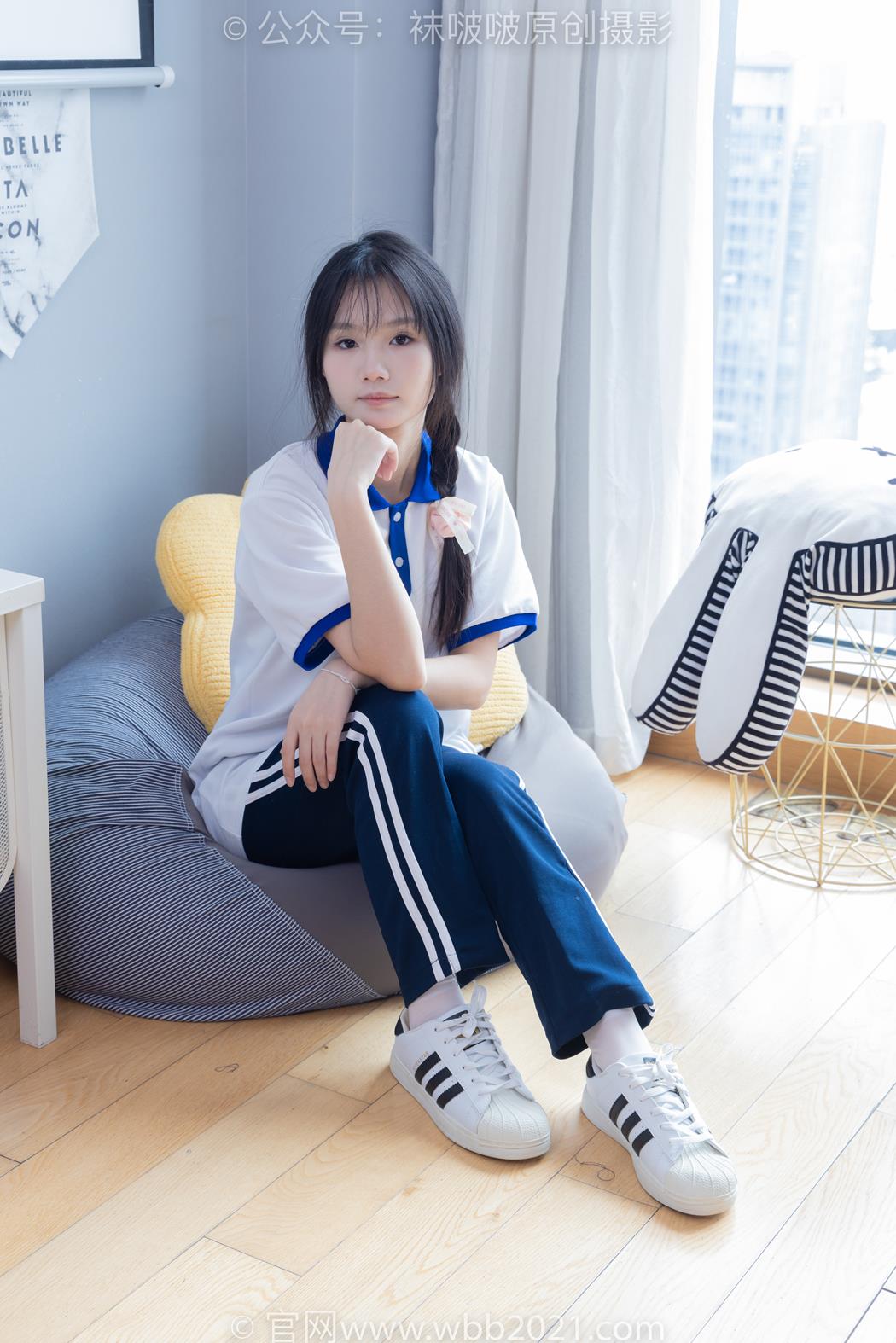 袜啵啵 366期花絮版 甜甜圈学生服三叶草板鞋白丝袜脚[150P/1V/6.13GB]插图3