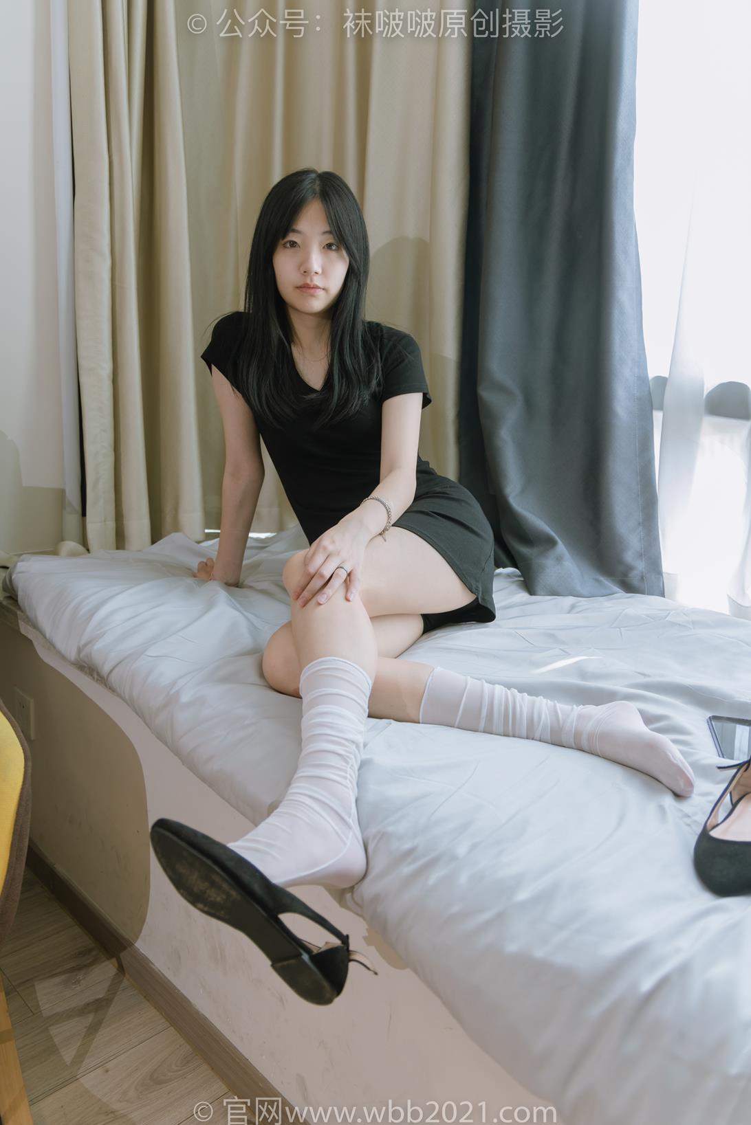 袜啵啵 363期花絮版 小甜豆两双平底鞋黑色船袜白色堆堆丝袜脚裸足[140P/1V/5.59GB]插图