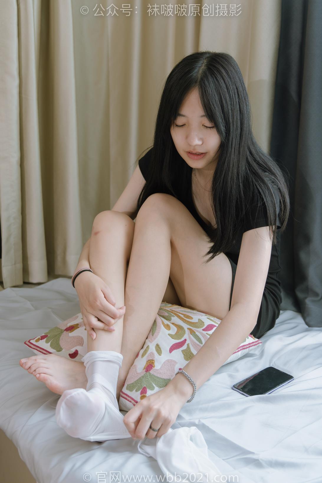 袜啵啵 363期花絮版 小甜豆两双平底鞋黑色船袜白色堆堆丝袜脚裸足[140P/1V/5.59GB]插图4