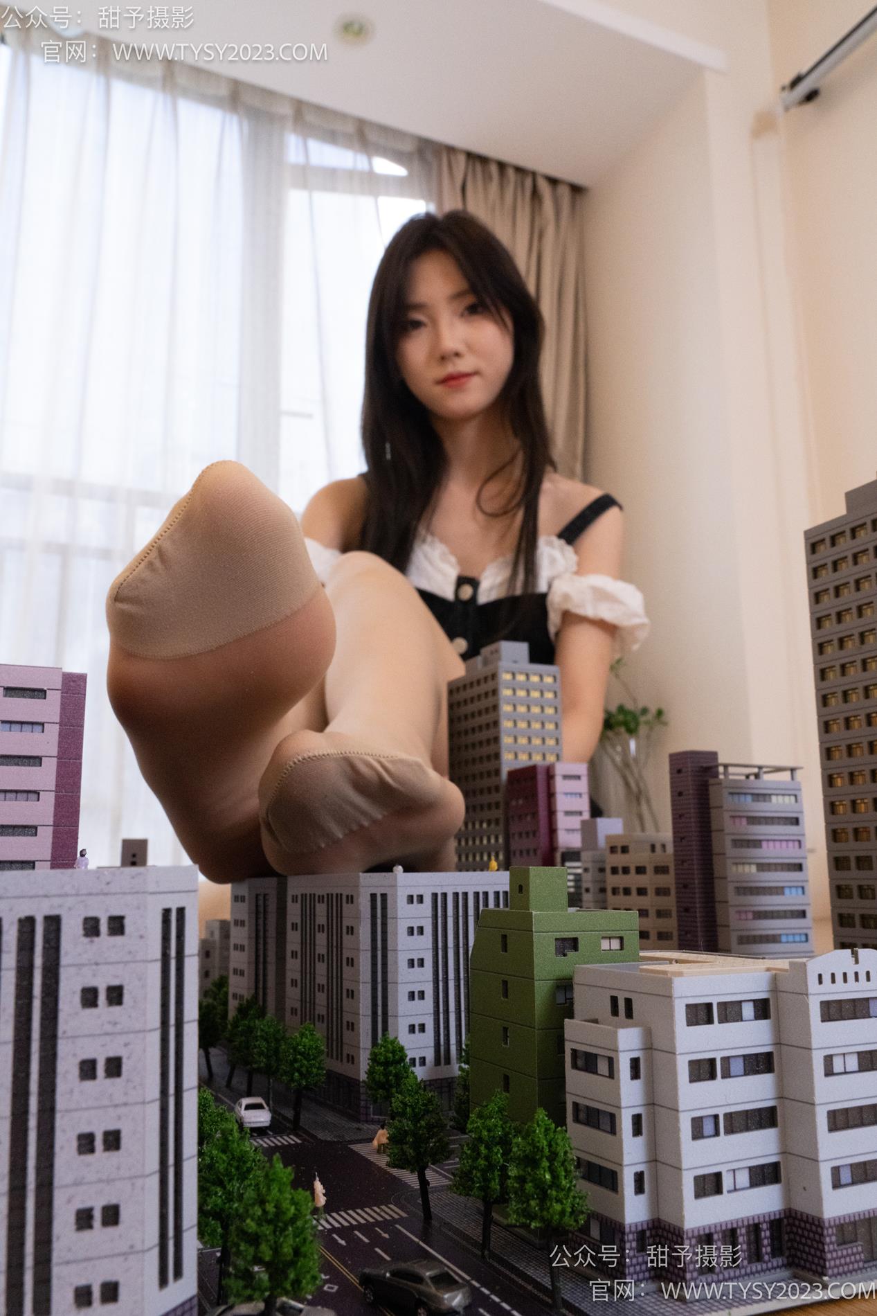 甜予摄影022期：璇璇-肉丝（脚尖加固款）、裸足、进入小人国剧情 [151P/2V/11.8G]插图9