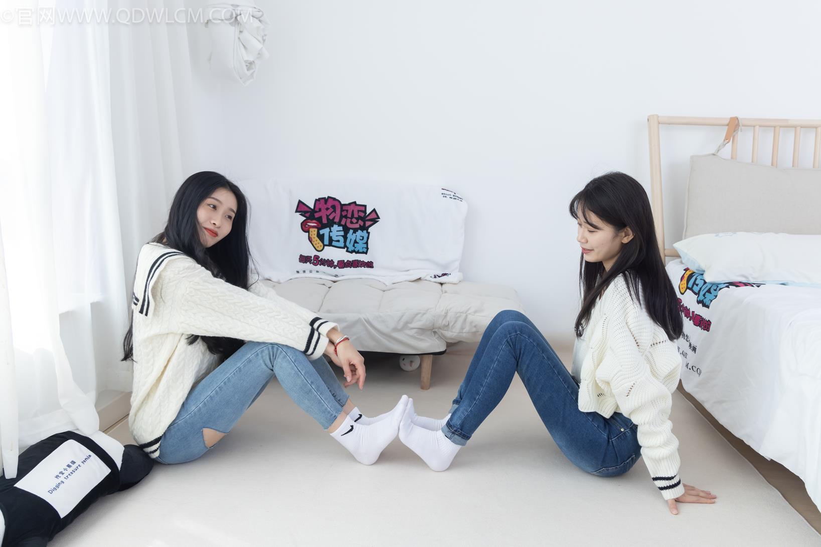 勿恋传媒 1913期 菜菜绒绒牛奶棉花糖长筒靴白色棉袜脚[181P/1V/7.78G]插图2