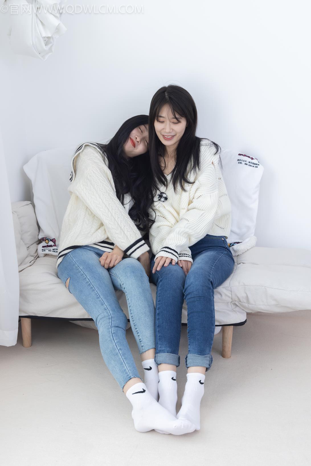 勿恋传媒 1913期 菜菜绒绒牛奶棉花糖长筒靴白色棉袜脚[181P/1V/7.78G]插图4