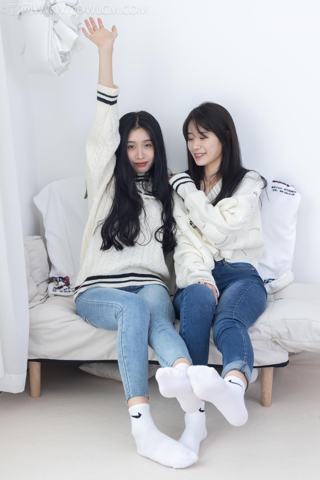 勿恋传媒 1913期 菜菜绒绒牛奶棉花糖长筒靴白色棉袜脚[181P/1V/7.78G]插图3