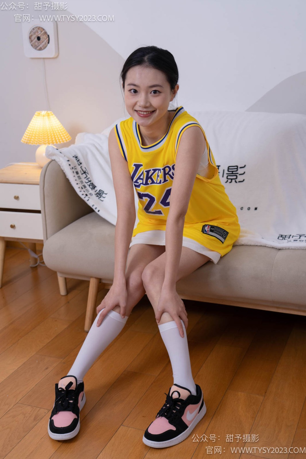 甜予摄影 NO.021 齐齐-两双AJ、过膝白丝、裸足（此部分较少）[177P/2V/11.52GB]插图