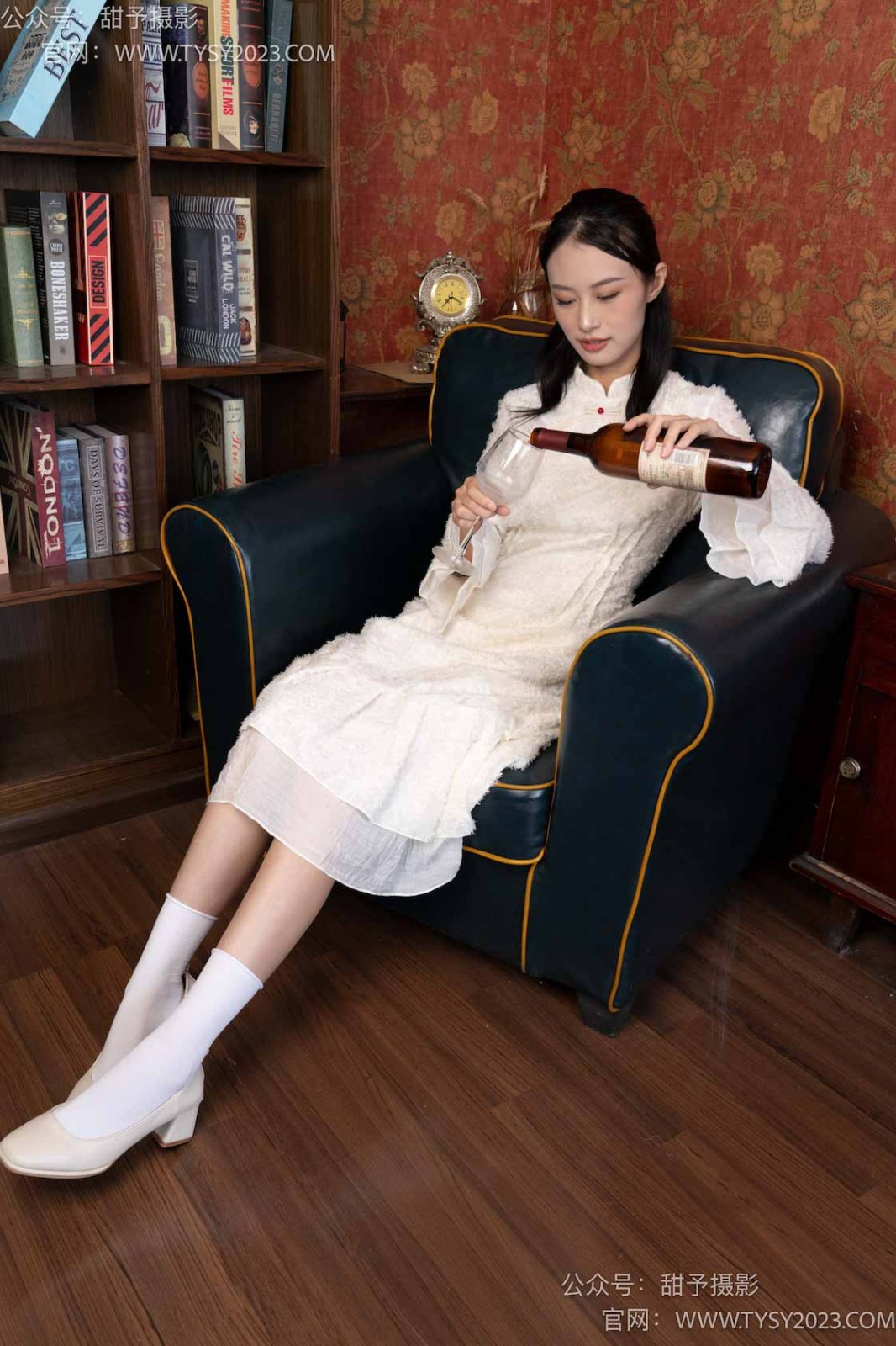 甜予摄影 NO.029 肉肉-高跟鞋、白棉袜、裸足[127P/2V/10.07GB]插图2