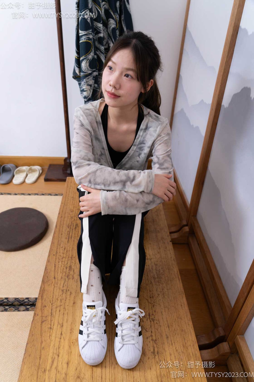 甜予摄影 NO.046 双双-板鞋、白棉袜、裸足[130P/2V/10.20GB]插图3