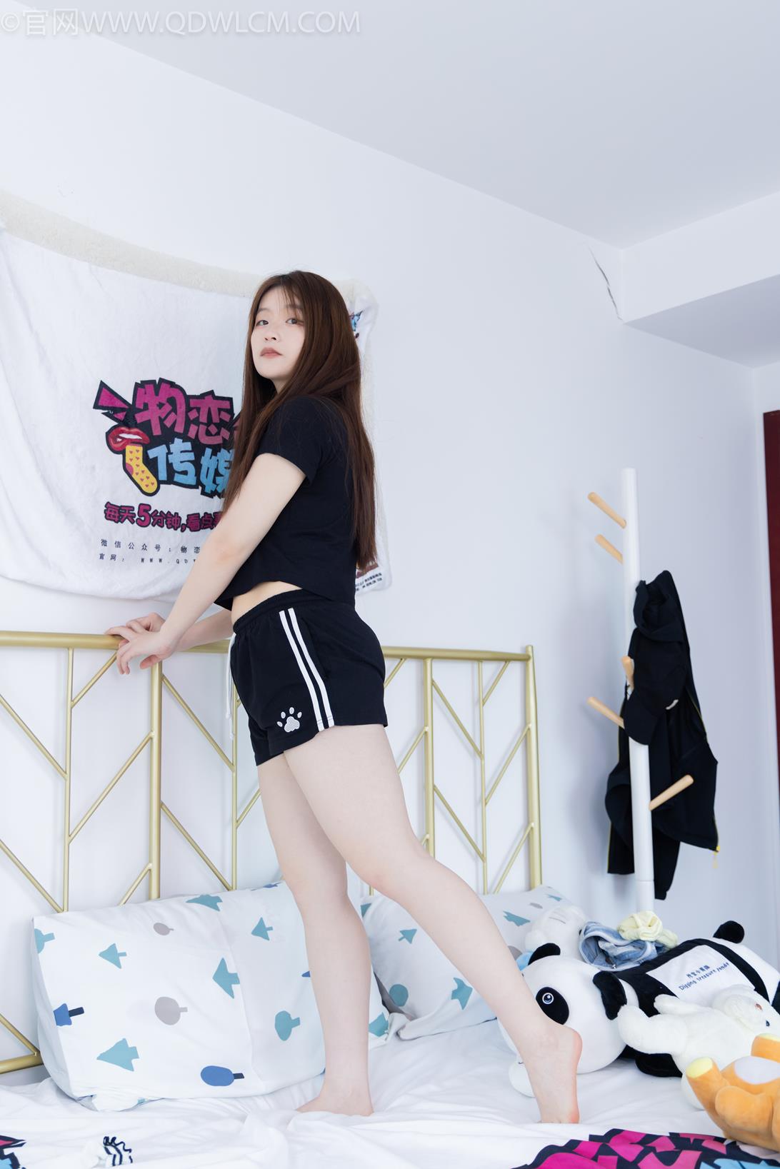 勿恋传媒 积分兑换032期 薏米-板鞋白棉袜裸足[156P/1V/4.08G]插图3