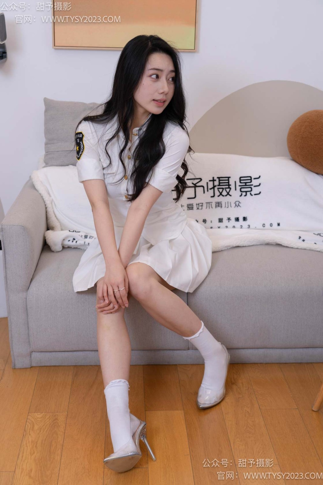 甜予摄影 NO.057 鱼鱼-透明高跟鞋、自然穿脏白棉袜、裸足 [139P/2V/10.14GB]插图1