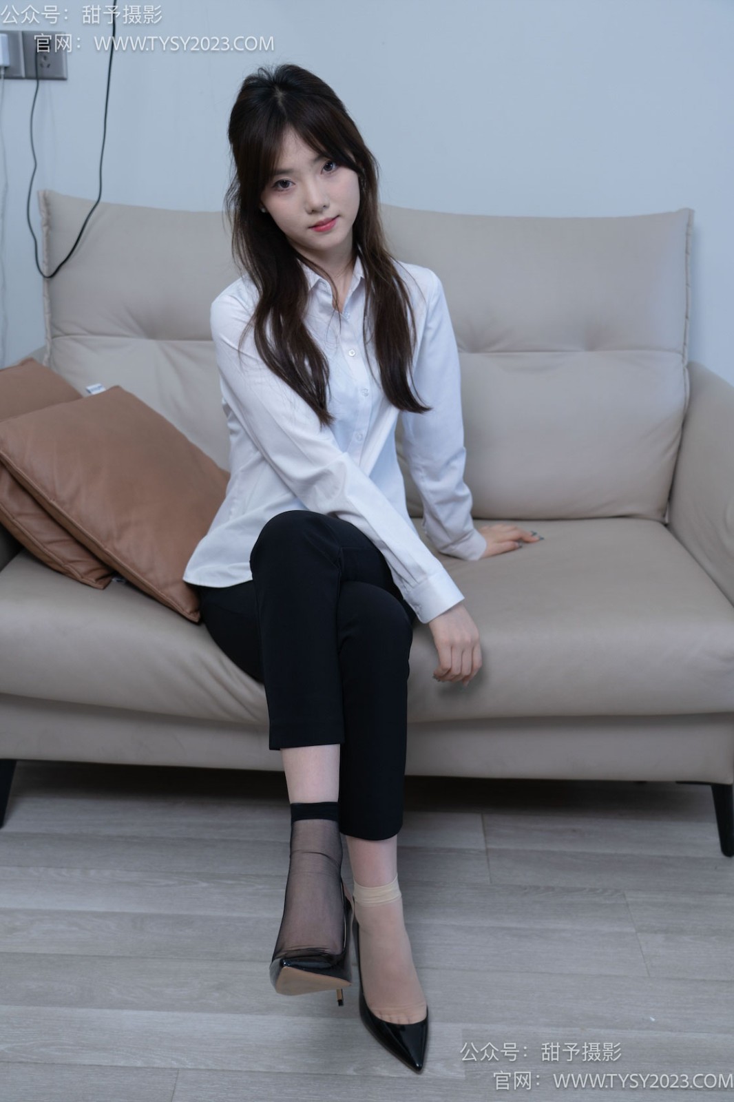 甜予摄影 NO.059 璇璇-OL至服、高跟鞋、薄绿丝（脚尖加固款）、短肉丝短黑丝（均为脚尖加固款）、裸足 [151P/2V/12.51GB]插图4