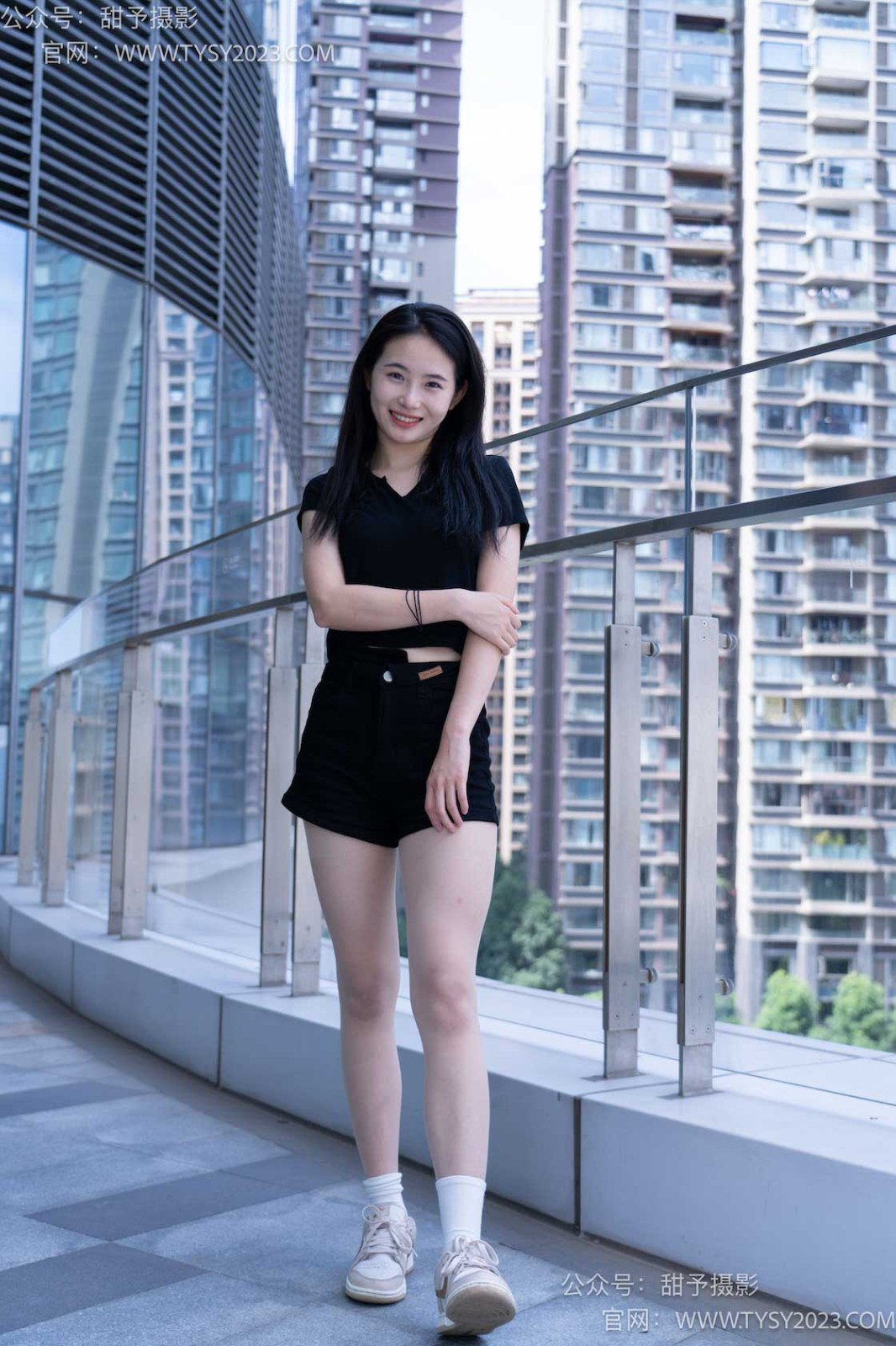 甜予摄影 NO.052 思思-板鞋、白棉袜、肉丝（脚尖加固款）[129P/2V/9.59GB]插图1