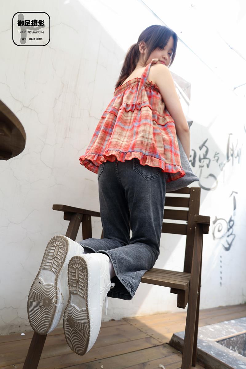 御足摄影 031期 牛仔裤小白鞋脏鞋底白袜子[100P/1V/2.5G]插图4