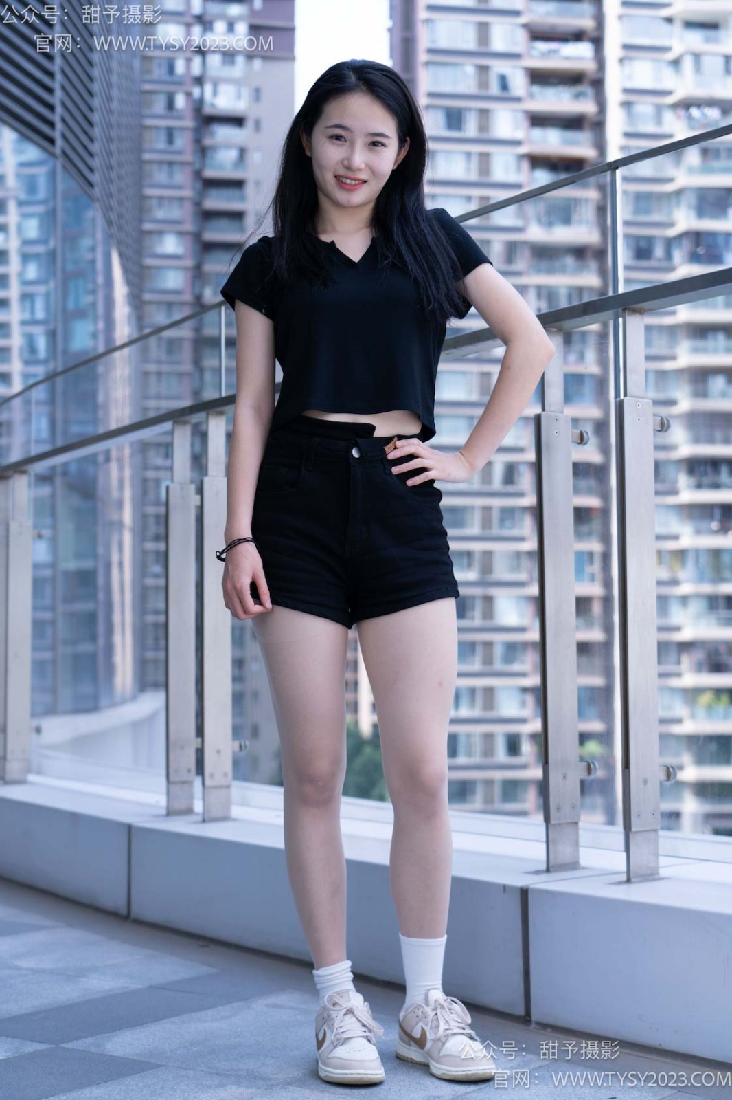 甜予摄影 NO.052 思思-板鞋、白棉袜、肉丝（脚尖加固款）[129P/2V/9.59GB]插图