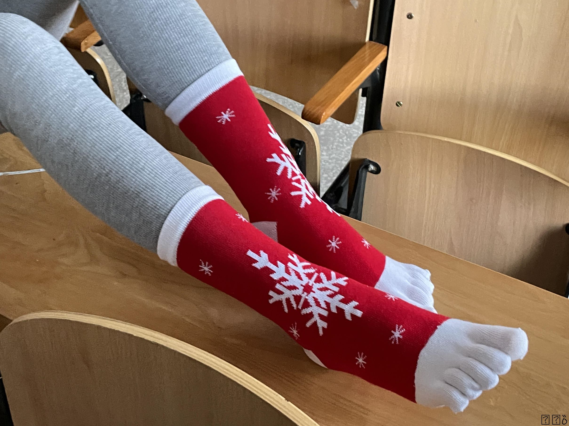 大学教室拍照，白棉袜，兔子袜子，五指袜，瑜伽裤，裸足[136P/164M]插图1