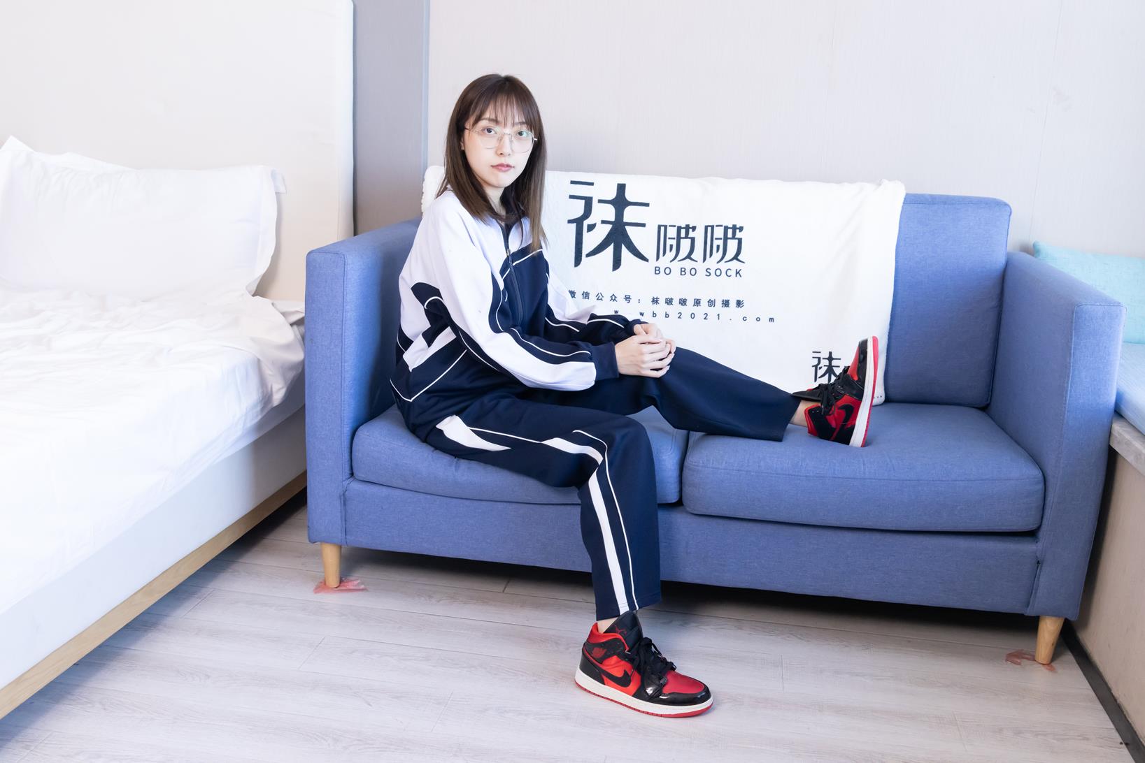 袜啵啵 稚予定制 校服白船袜裸足彩蛋糕剧情[150P/1V/6.45G]插图5