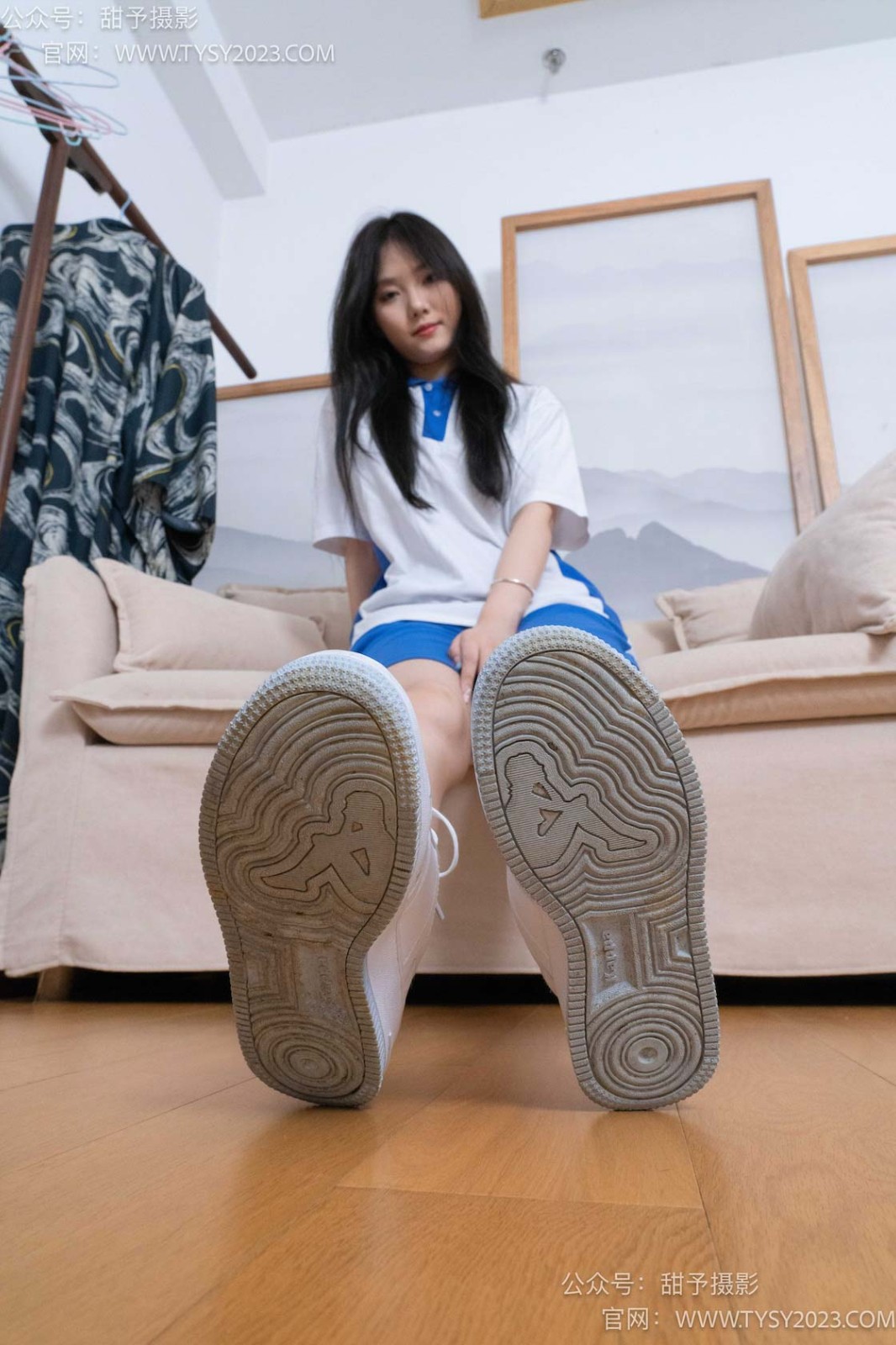 甜予摄影 NO.080 璇璇-校服、板鞋、裸足、光脚踩小西红柿葡萄的剧情[134P/2V/11.74GB]插图1