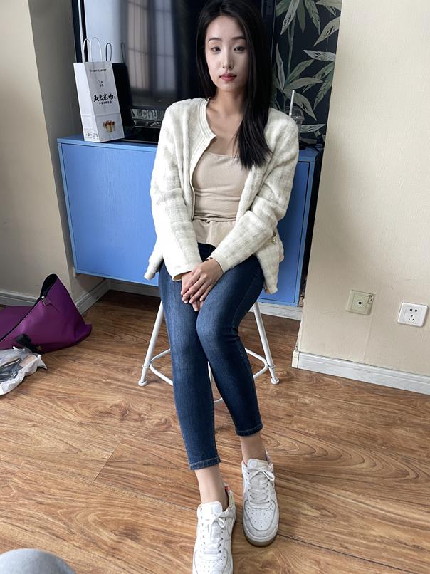 小麦學姐tk，一如既往的怕痒，痒到爆粗[34P/1V/1.89G]插图