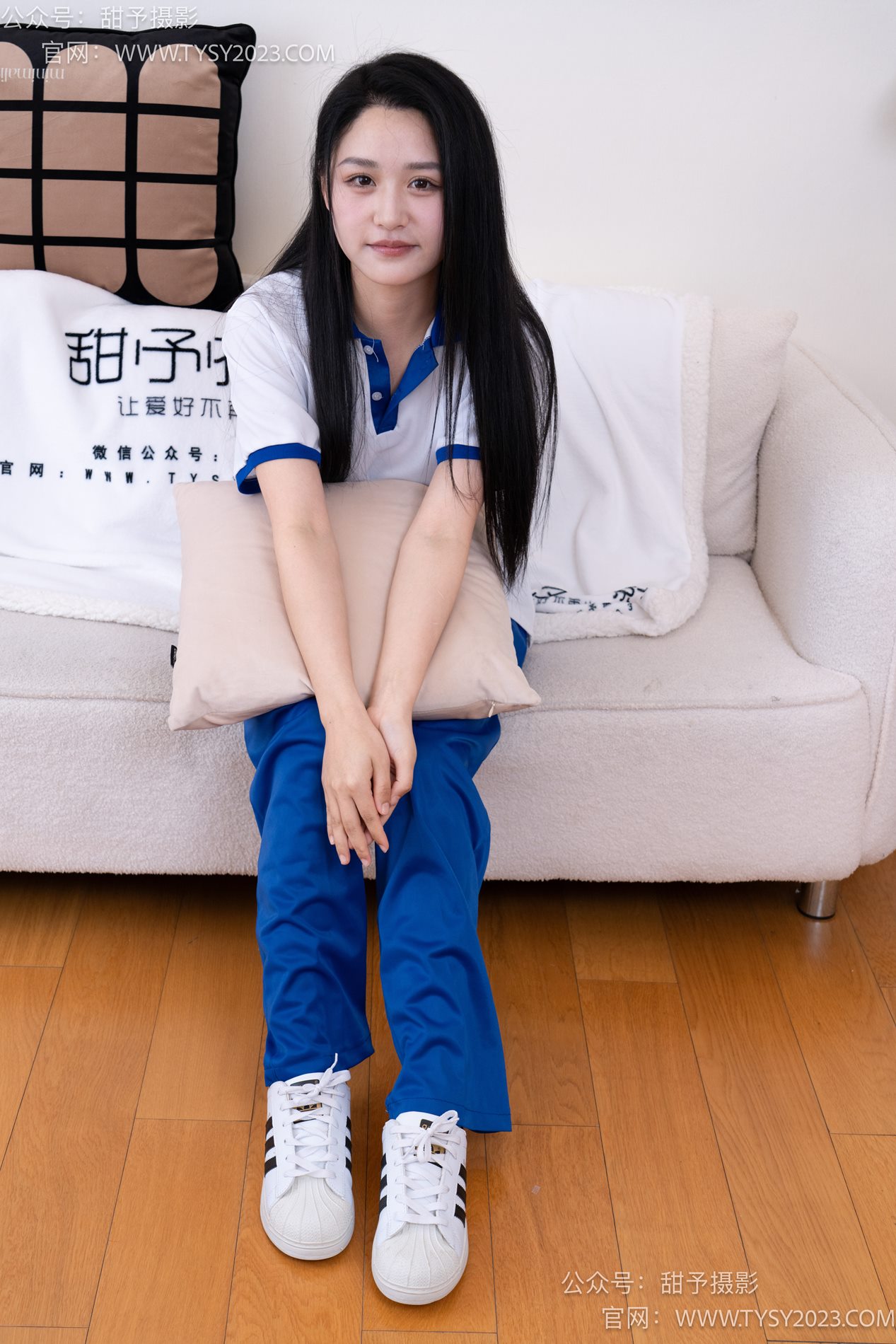 甜予摄影-完整版-102期：澜澜-板鞋、白棉袜、肉丝（脚尖微加固款）[126P/2V/9.93G]插图3