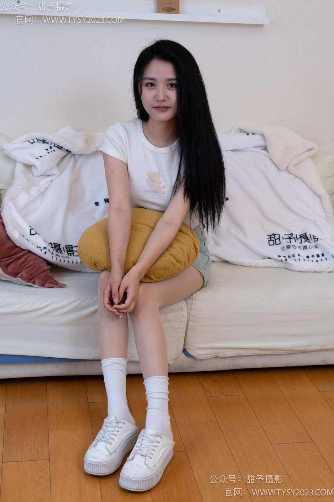 甜予摄影 NO.096 澜澜-板鞋、白棉袜、肉丝（脚尖加固款）[130P/2V/9.84GB]插图2