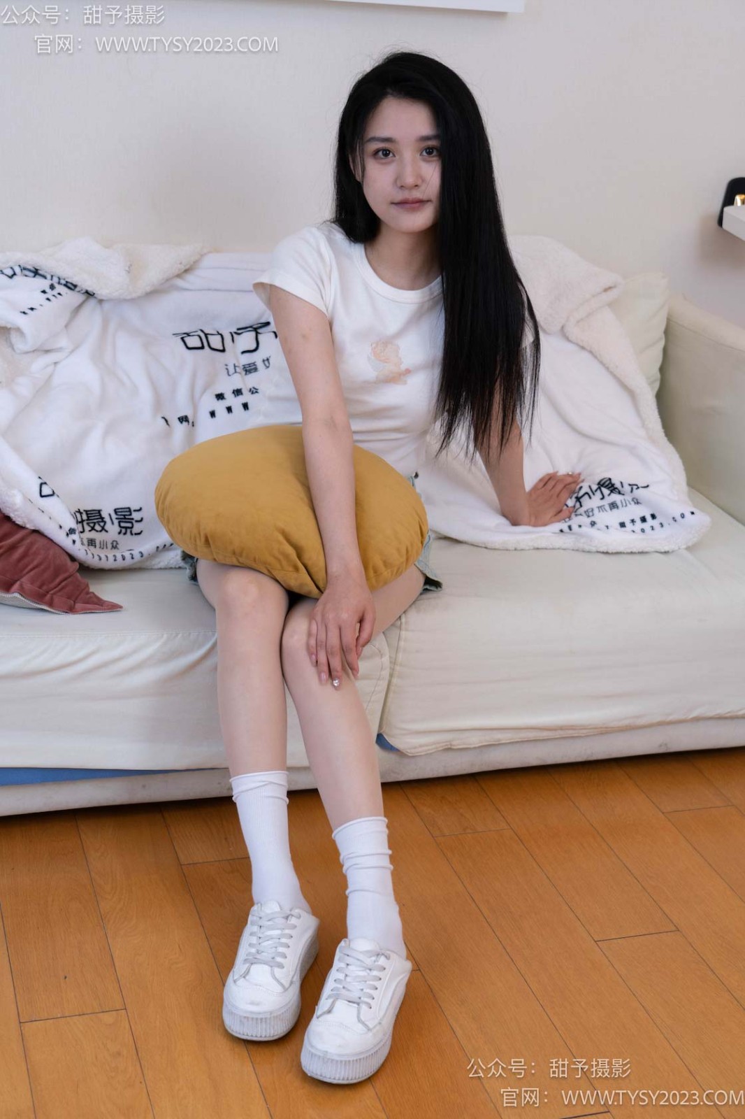 甜予摄影 NO.096 澜澜-板鞋、白棉袜、肉丝（脚尖加固款）[130P/2V/9.84GB]插图3