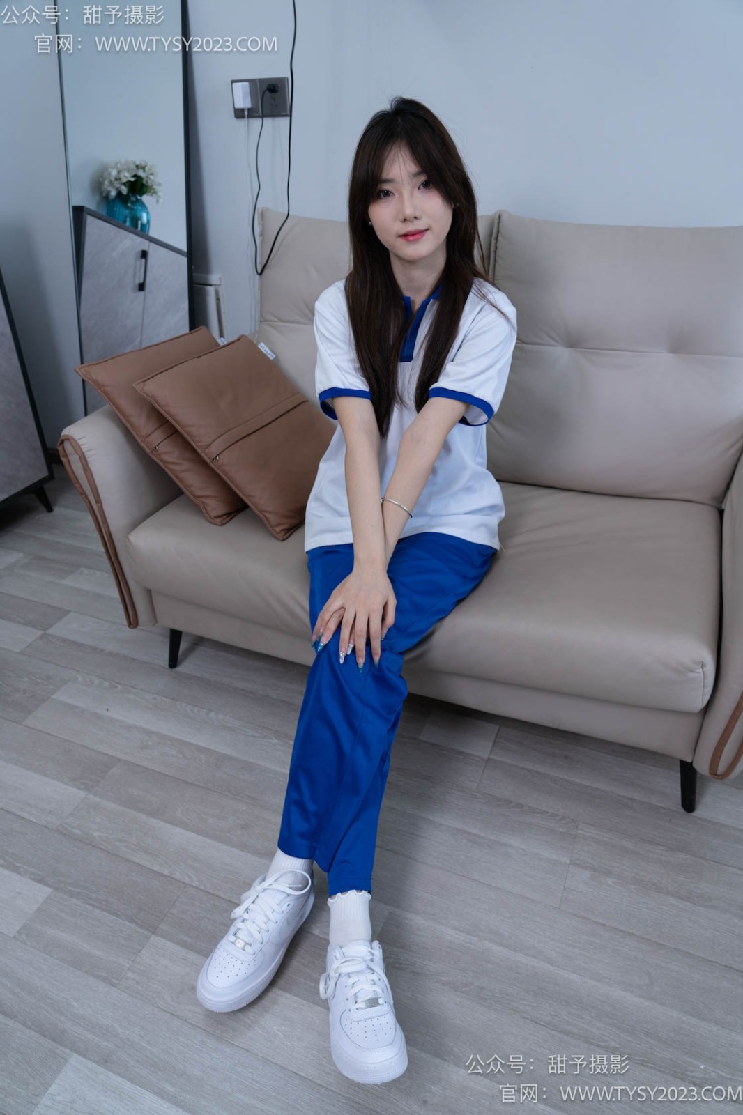 甜予摄影 NO.098 璇璇-校服、板鞋、白棉袜、肉丝（脚尖加固款）[125P/2V/10.25GB]插图3