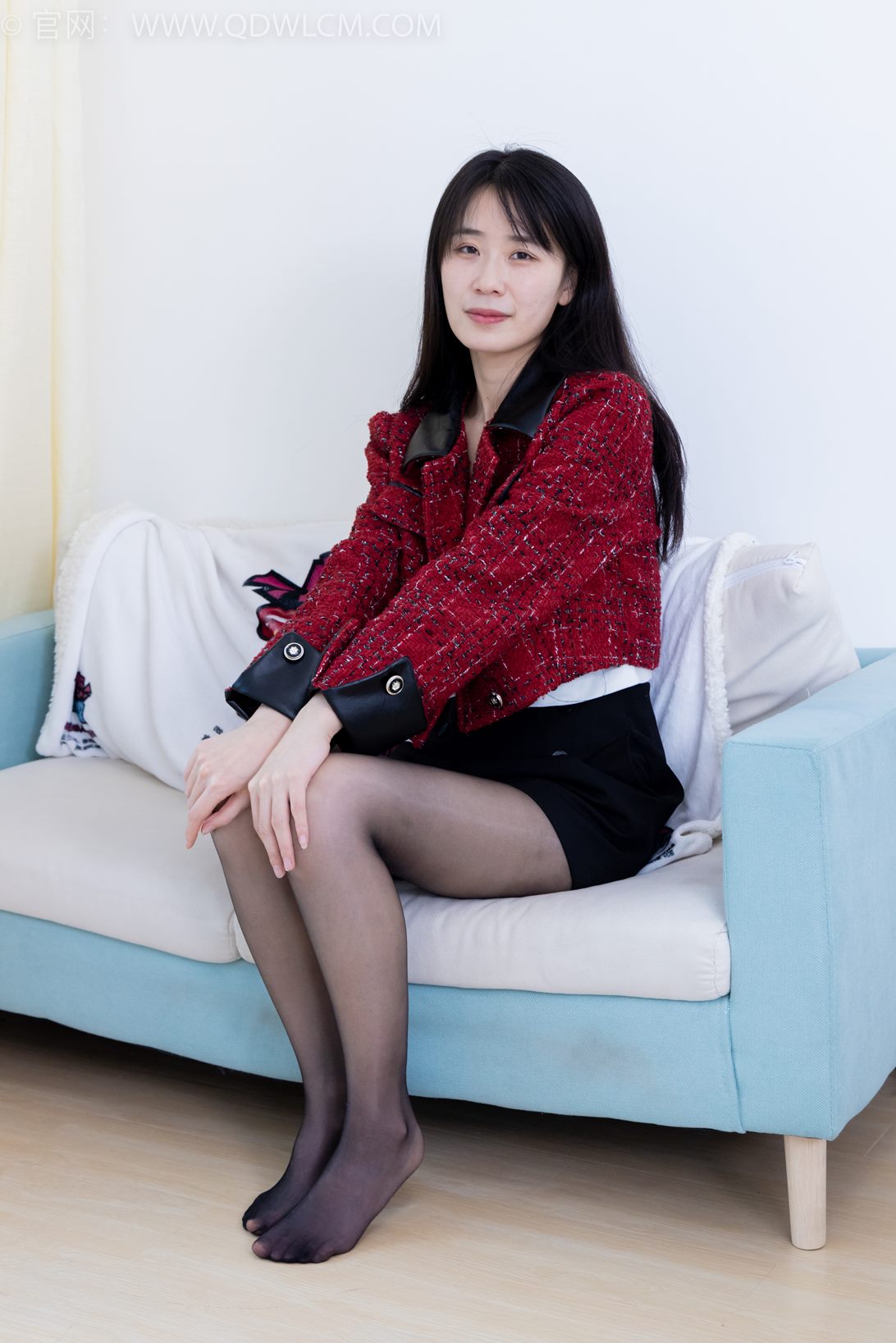 勿恋传媒2091期：菜菜两双高跟鞋、油亮黑丝（脚尖透明款）、油亮肉丝（脚尖透明款）、裸足、踩馒头 蛋挞 大米 枕头被褥剧情[180P/1V/6.13G]插图8