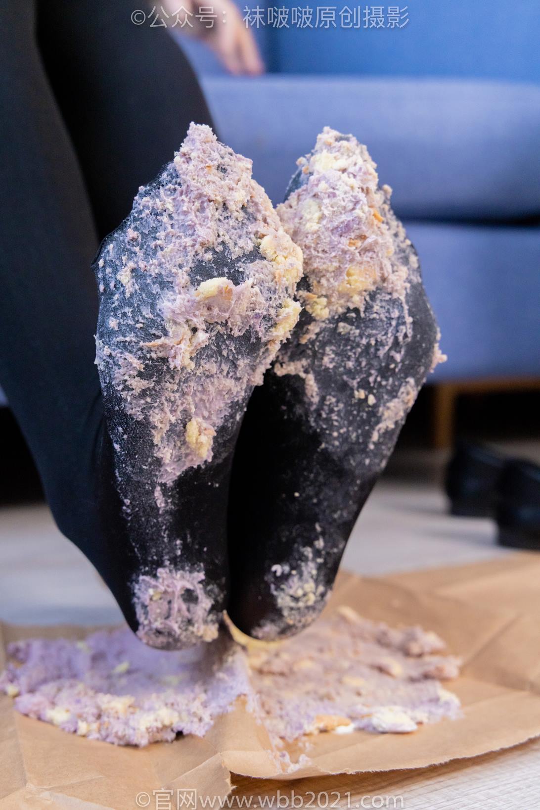 袜啵啵430期：奶油-平底鞋、厚黑丝、丝袜踩奶油小蛋糕剧情（花絮版）[146P/1V/8.2G]插图3