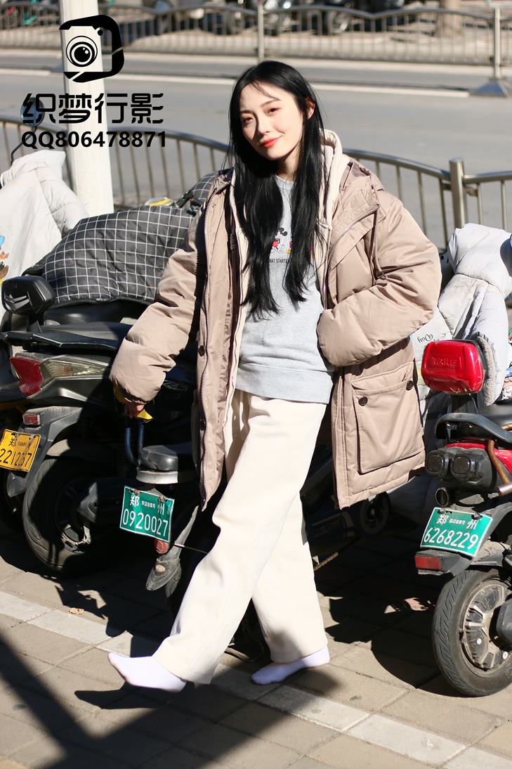 织梦映像 罗袜生尘完整版商业街外景帆布鞋，裸足[278P/1V/7.52G]插图3