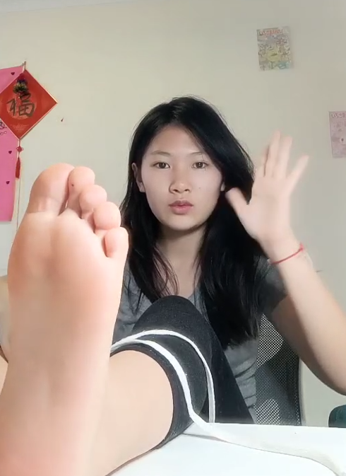 真实女大露脸自挠4[50V/4.85G]插图