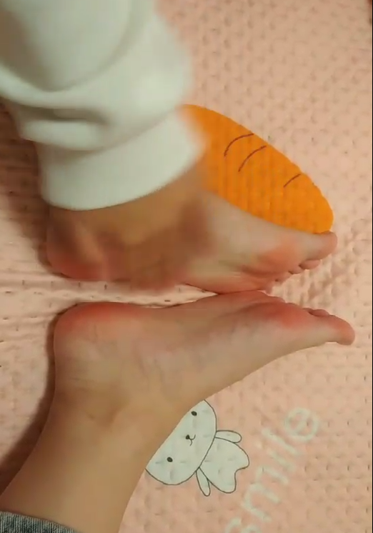 套路反差眼镜妹生活照露脸展示脚底身材[14P/21V/354M]插图2