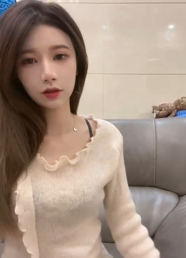 真实女大女高露脸自挠脚（第三部）[50V/4.7g]插图8