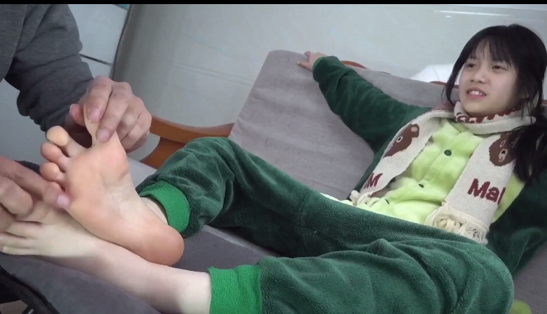 把玩宝儿玉足 [1V/281M]插图4