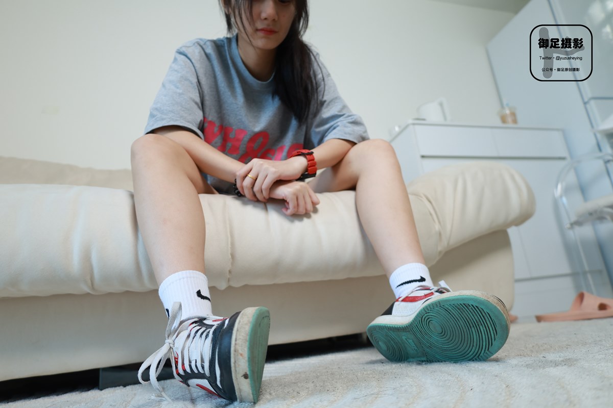 御足摄影046期 脚上涂牛奶 [100P/1V]插图