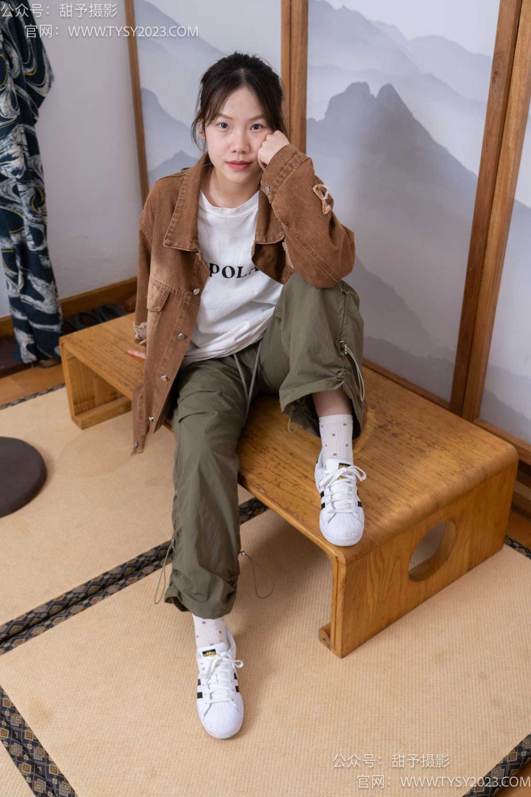 甜予摄影 积分002期 双双-板鞋、白棉袜、裸足[130P/2V/10.04GB]插图