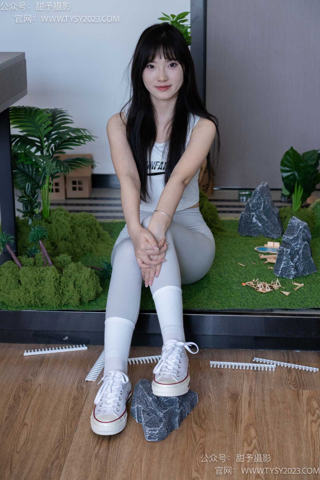 甜予摄影 NO.104 璇璇-帆布鞋、白棉袜、裸足、小人国剧情[134P/2V/10.25GB]插图1