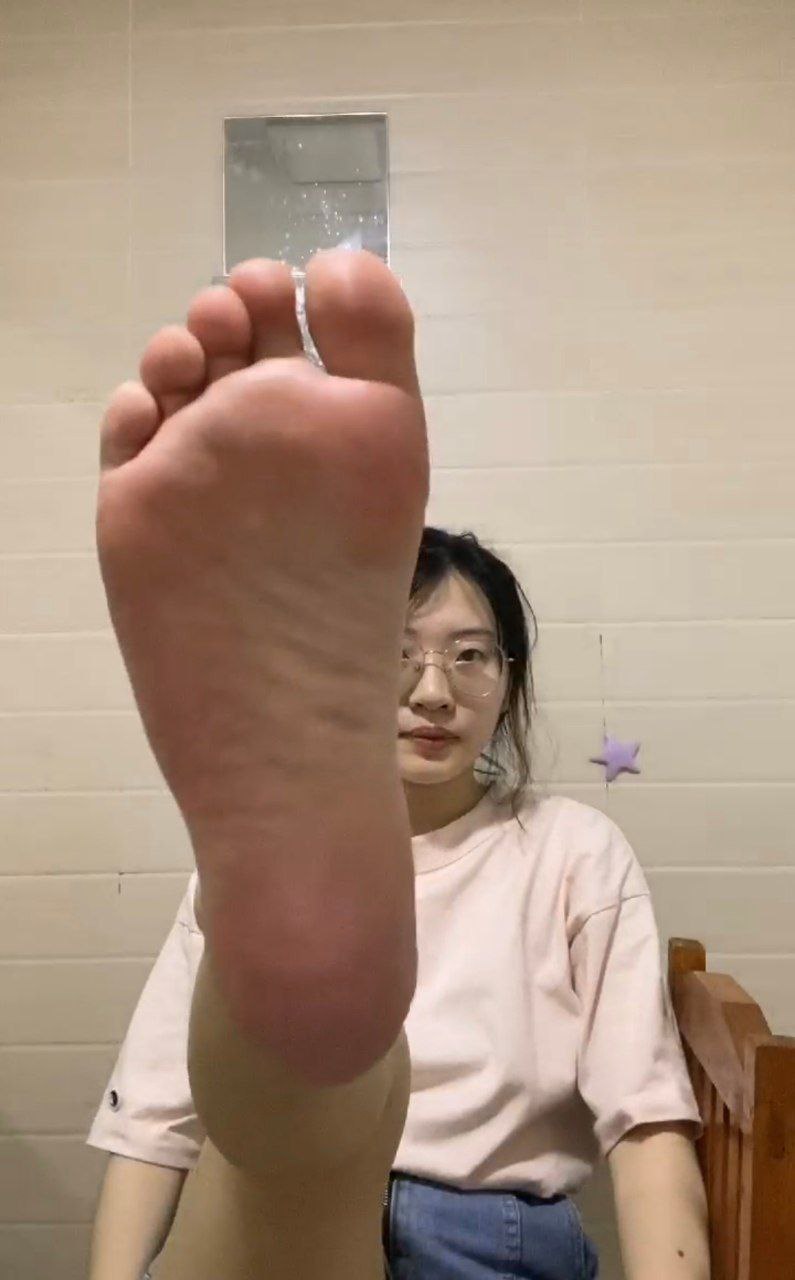 最新漂亮大学生秀足合辑[753P/239V/3.95G]插图8