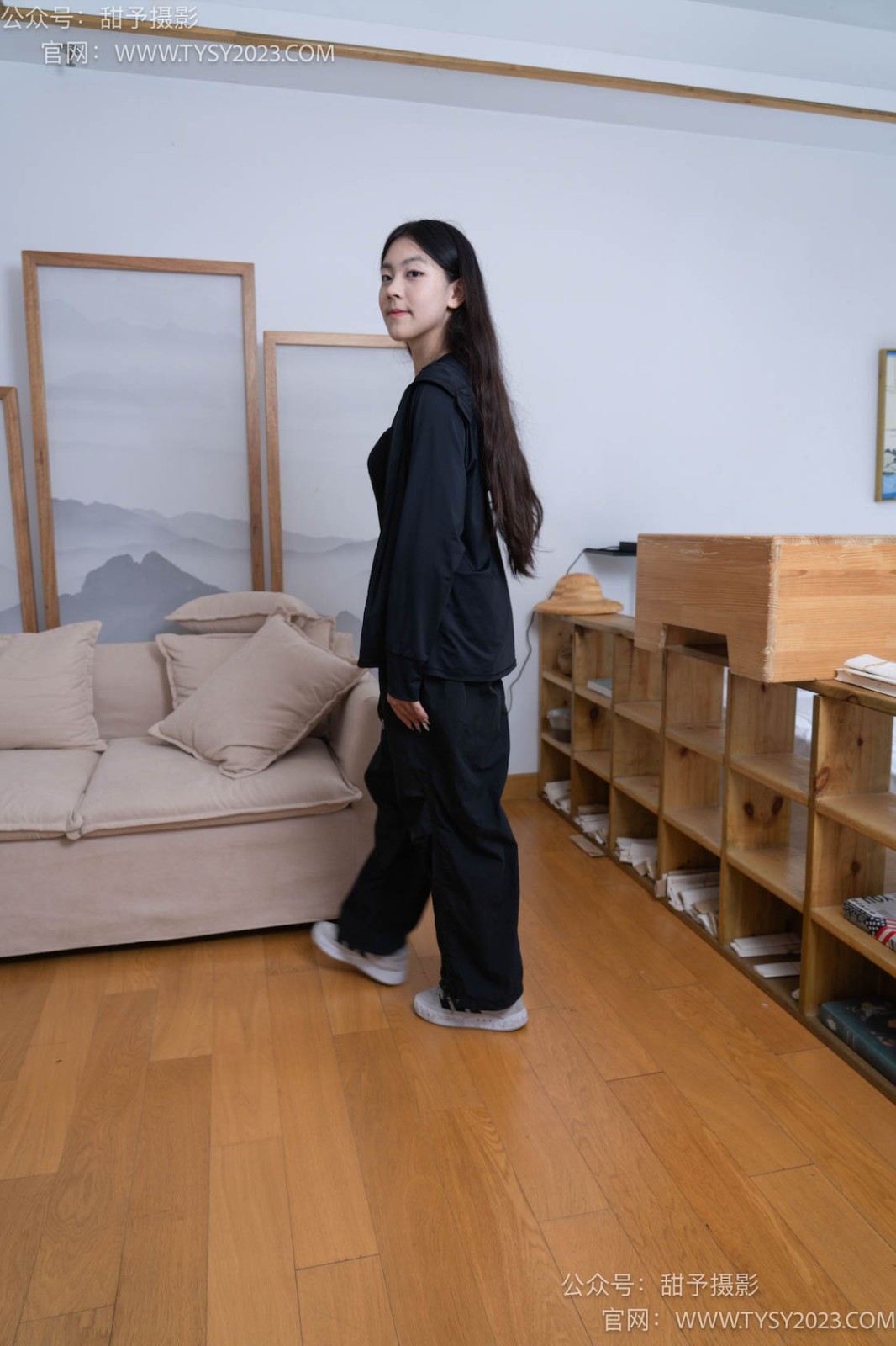 甜予摄影 NO.103 小云-板鞋、黑棉袜、裸足、剪指甲泡脚剧情[143P/2V/11.07GB]插图3