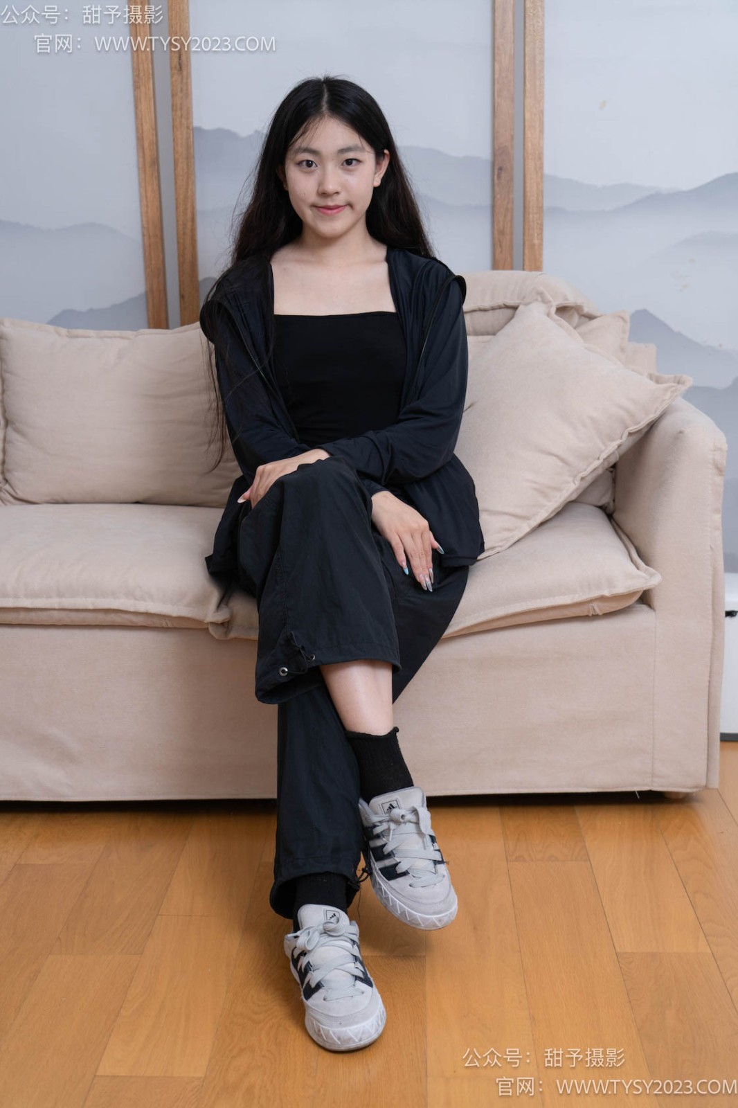 甜予摄影 NO.103 小云-板鞋、黑棉袜、裸足、剪指甲泡脚剧情[143P/2V/11.07GB]插图2