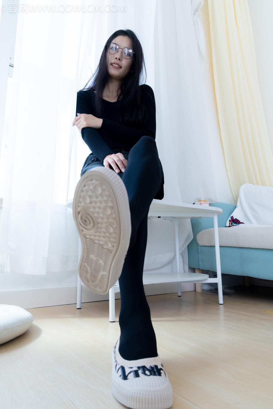 勿恋传媒2139期：茯苓-厚黑丝、平底鞋、瑜伽动作老头乐挠脚剧情[165P/1V/4G]插图4