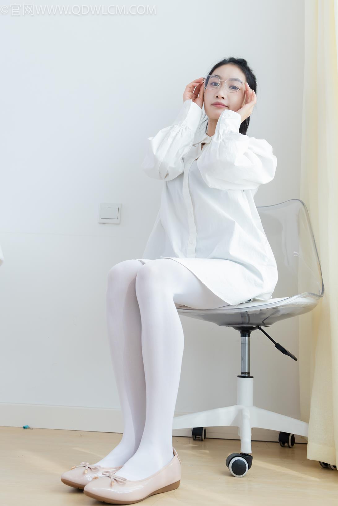 勿恋传媒2153期：小影-平底鞋、厚白丝[156P/1V/3.74G]插图7