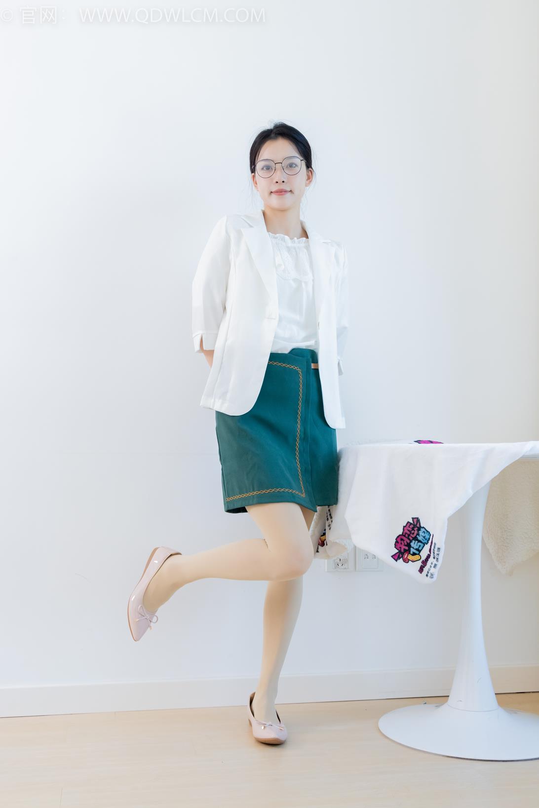 勿恋传媒2157期：茯苓-平底鞋、厚肉丝、皮筋绑脚老头乐闹脚剧情 [150P/1V/3.85G]插图1