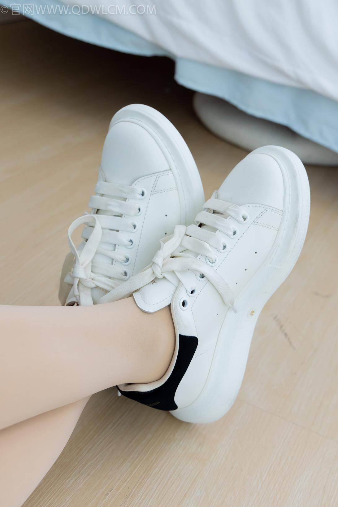 勿恋传媒2160期：菜菜-高跟鞋、板鞋、厚肉丝[187P/1V/6.5G]插图7