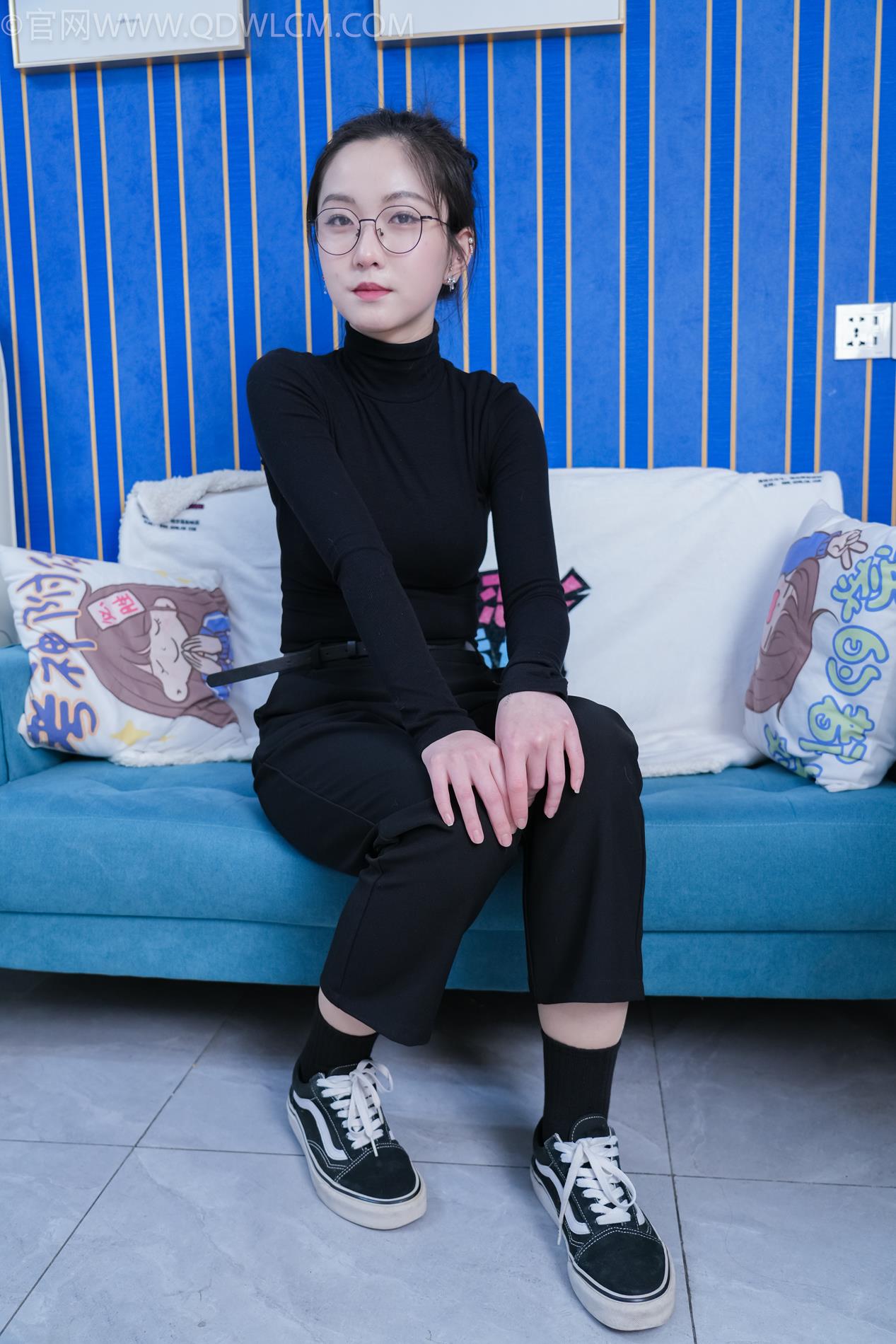 勿恋传媒2164期：川川-板鞋、黑棉袜、肉丝（脚尖透明款、裤里丝）[151P/1V/5.67G]插图7