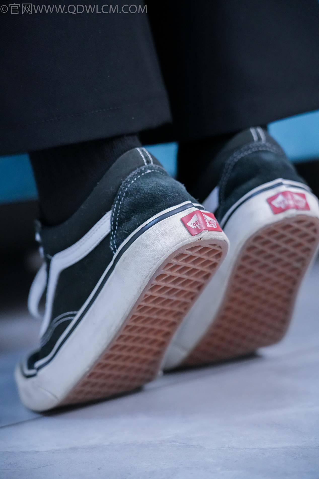 勿恋传媒2164期：川川-板鞋、黑棉袜、肉丝（脚尖透明款、裤里丝）[151P/1V/5.67G]插图8