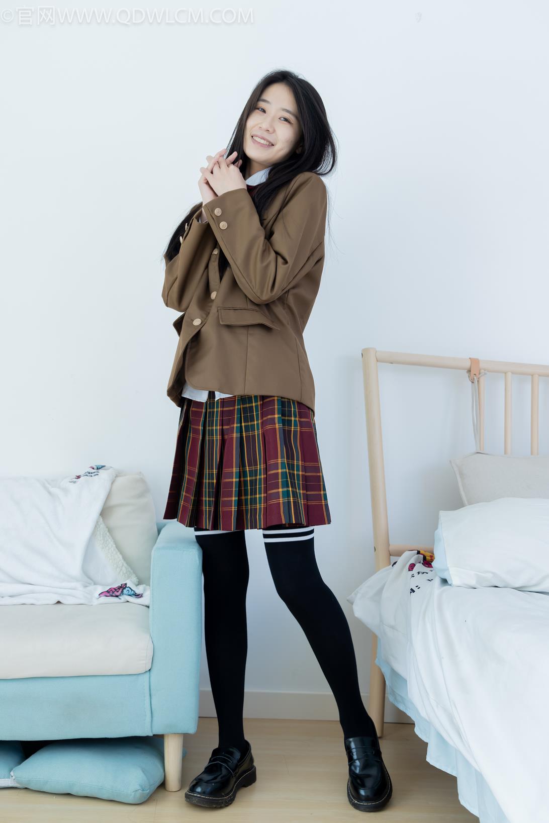 勿恋传媒2188期：菜菜-皮鞋、黑色过膝棉袜、皮筋绑脚老头乐挠脚剧情[154P/1V/3.82G]插图8