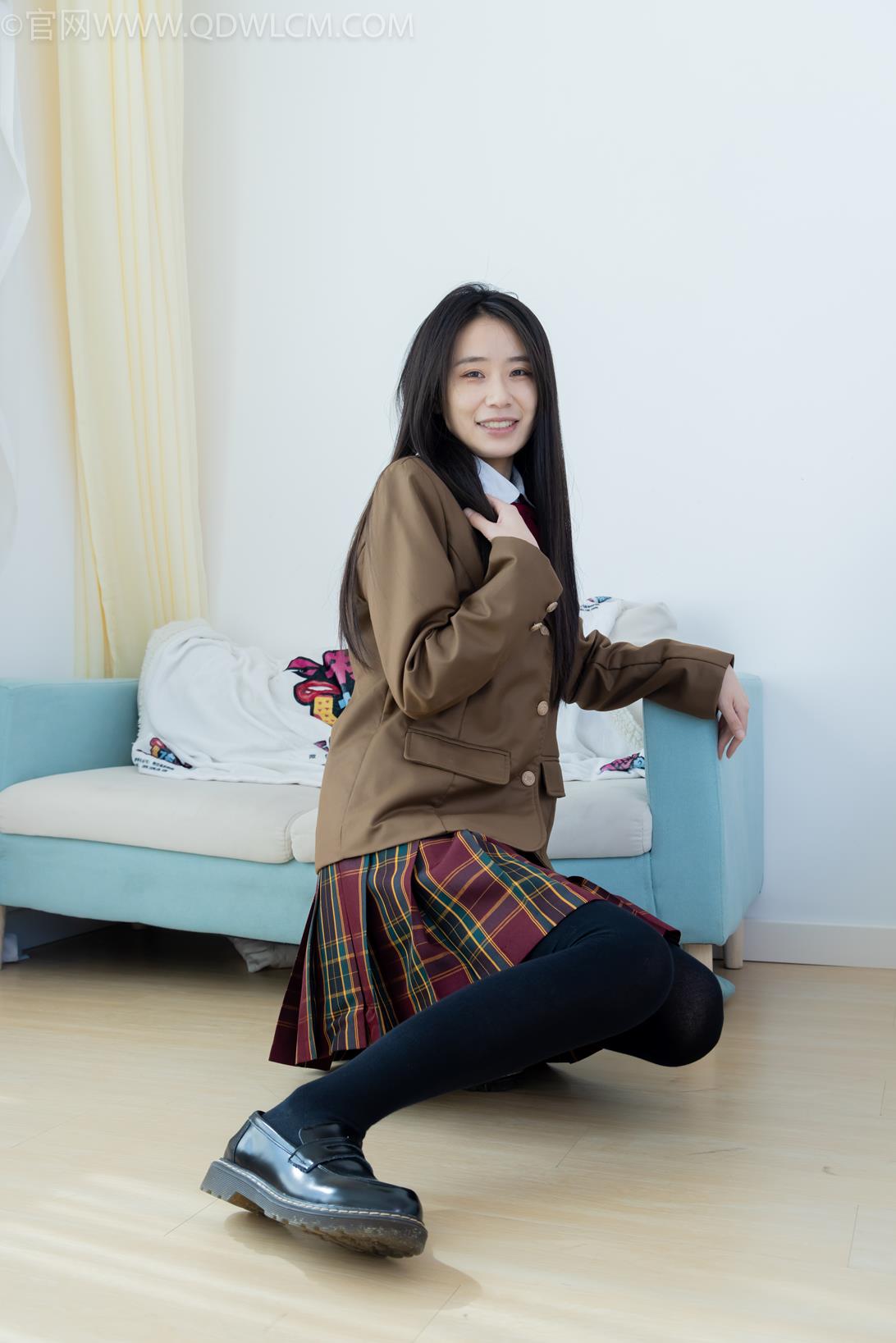 勿恋传媒2188期：菜菜-皮鞋、黑色过膝棉袜、皮筋绑脚老头乐挠脚剧情[154P/1V/3.82G]插图2