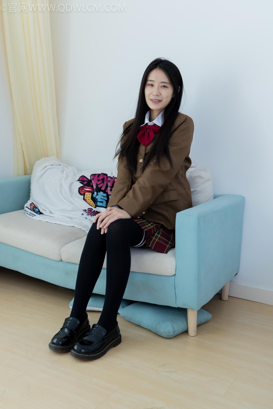 勿恋传媒2188期：菜菜-皮鞋、黑色过膝棉袜、皮筋绑脚老头乐挠脚剧情[154P/1V/3.82G]插图6