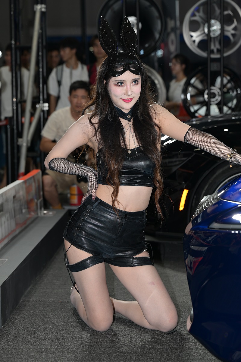 [链接以和谐]精品魔拍-魅力黑短裤美腿嫩模[194P/3.98GB]插图