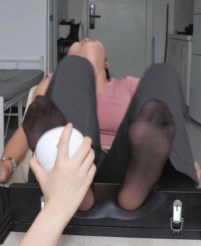 澳门映画 娇娇超敏感脚心黑白肉丝齐上阵[1V/814M]插图8