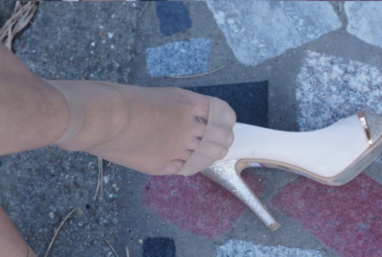 原创丝族视频出品 校园#短丝#高跟鞋[1V/1.03G]插图1